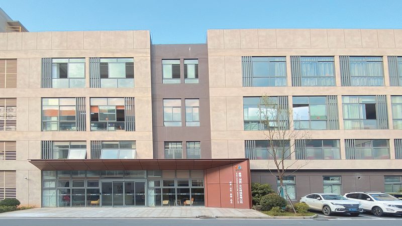 青少年户外拓展活动策划：关键要素与实施步骤**